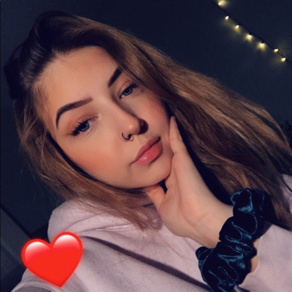 Meet your Posher, Mieka - Picture 1 of 1